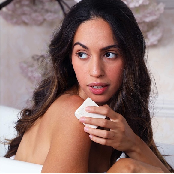 NWT Daily Concepts Multi-Functional Soap Sponge – Mother of Pearl - Picture 5 of 7